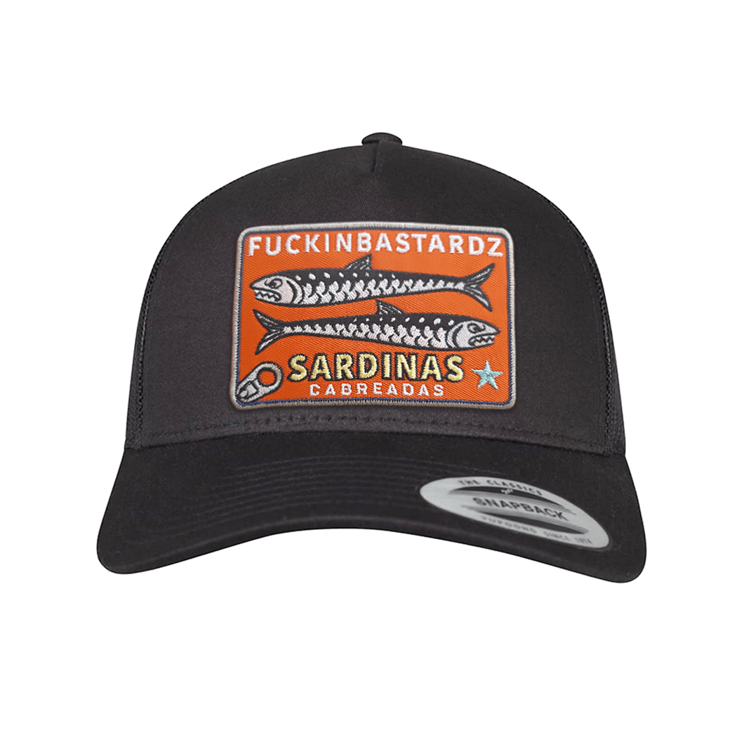 Sardinas trucker cap with embroidered patch showcasing stylish design and adjustable snapback closure.